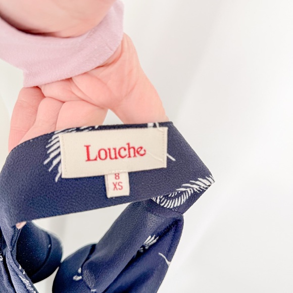 Chic Women's Blue Crane Pattern Blouse - Picture 5 of 6